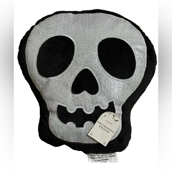 Gothic Skull Pillow - Black and Silver Pillow.. - Picture 1 of 6